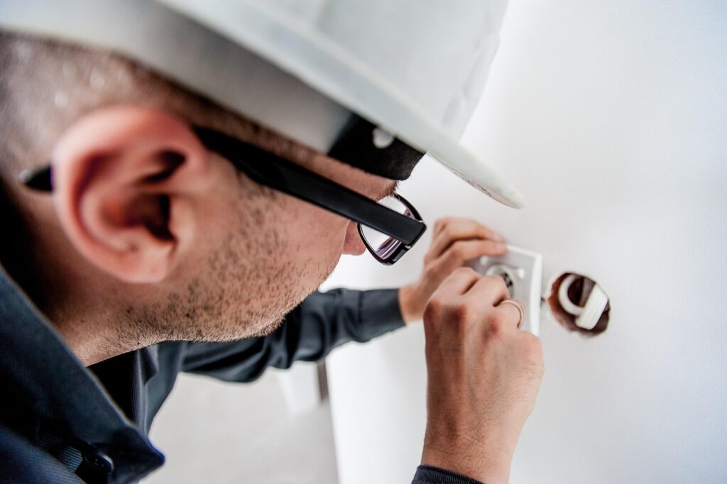 Electrical Maintenance Strategies for Commercial Properties 